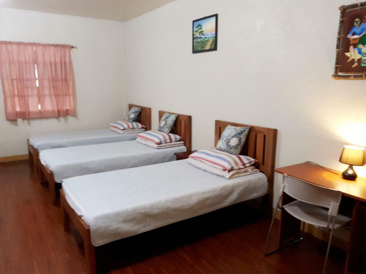 Minine Guesthouse Silang Eksteriør billede
