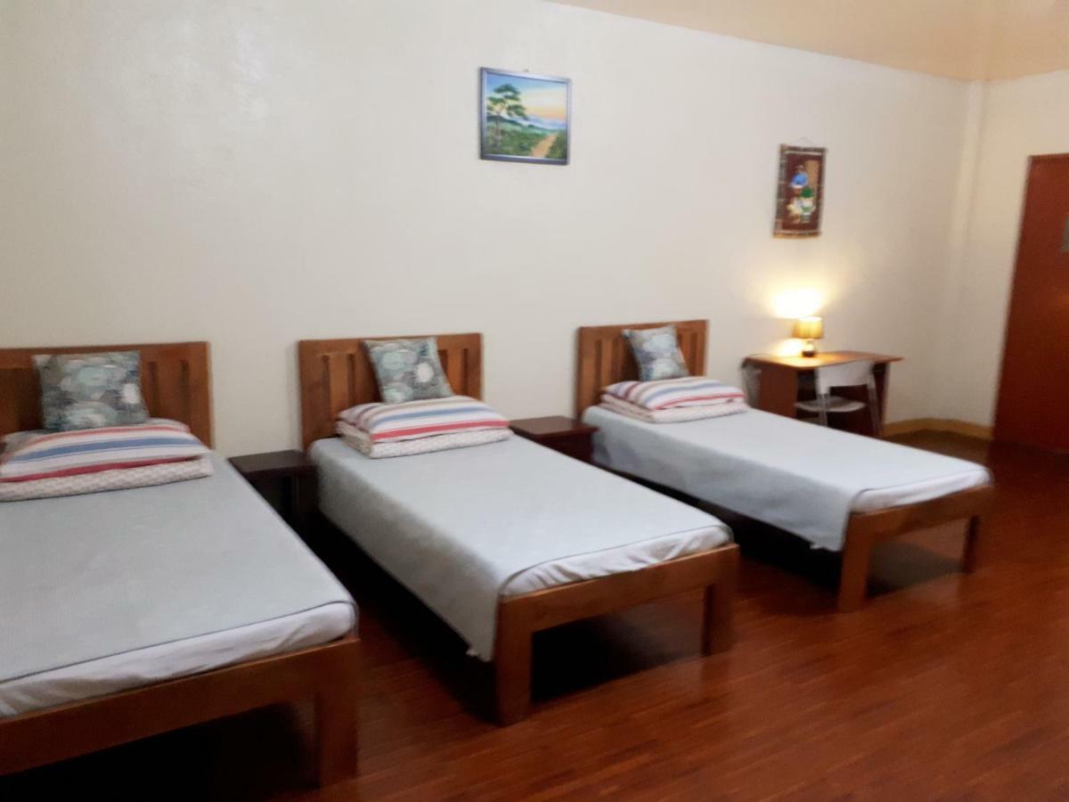 Minine Guesthouse Silang Eksteriør billede
