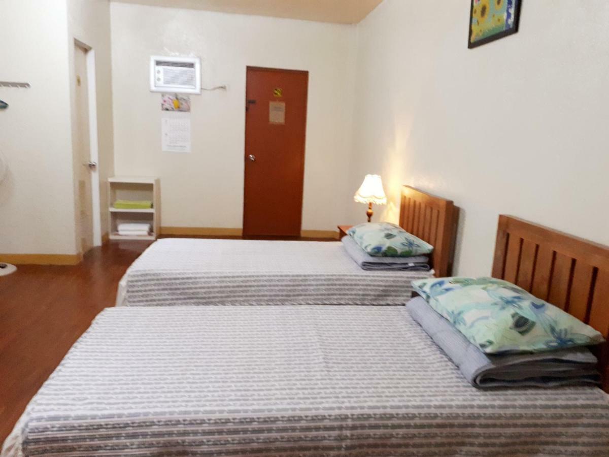 Minine Guesthouse Silang Eksteriør billede